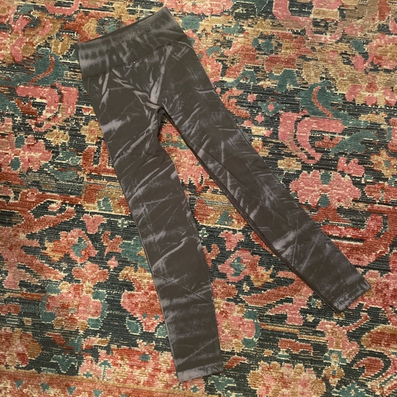 Lululemon tie dye leggings worn only a few times - Picture 1 of 4